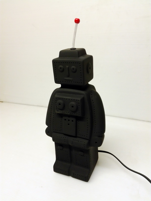 lampara sobremesa robot infantil ceramica negro rosca e14 32x16x9.7 1u